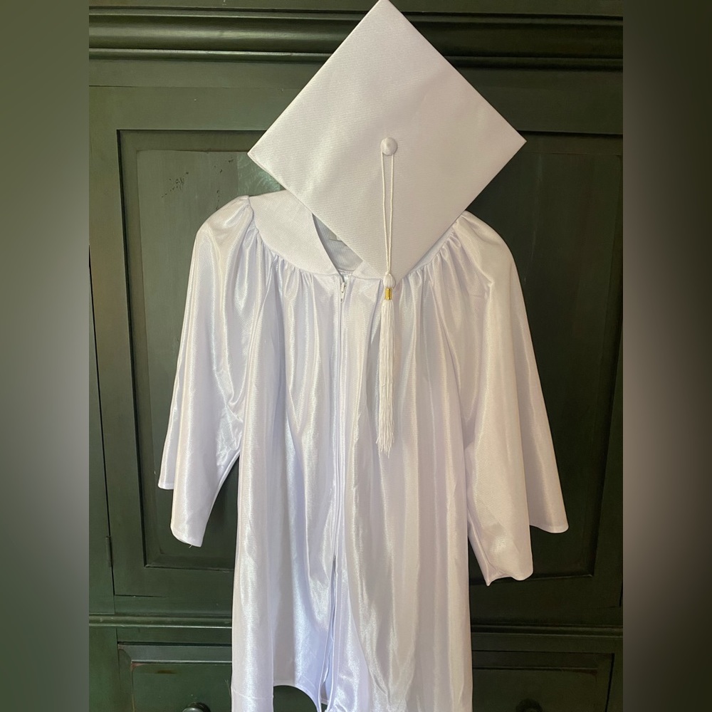 GraduationPro Cap and Gown for Pre-K/Kindergarten white with iridescent finish